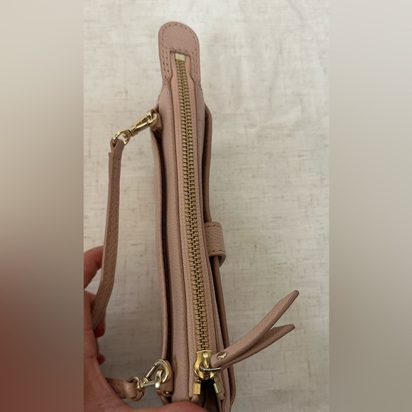 Kate Spade Pink Crossbody Bag Sleek Design 🍓 - Picture 11 of 13